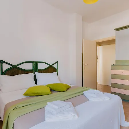 Hébergement de vacances Casa Rossella A *